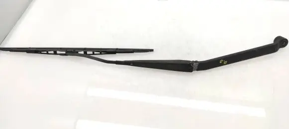 Mitsubishi Outlander Front wiper blade arm
