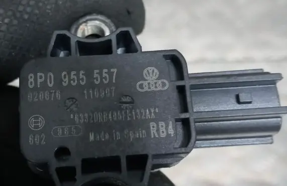 Audi A3 S3 8P Airbag deployment crash/impact sensor 8P0955667 020676 110907