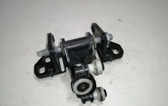 Mercedes-Benz Sprinter W906 Sliding door middle roller runner A9067600347