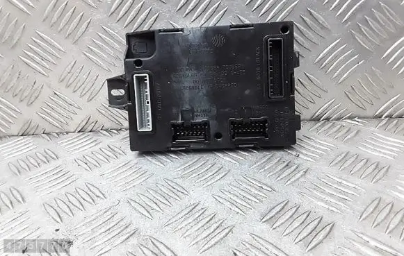 Renault Captur Engine control unit/module 284b19433r