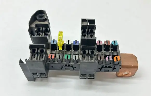 Mercedes-Benz Vito Viano W639 Fuse module A6395400150 11144504 A6395450202