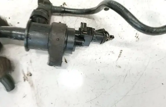 Volvo S40 Valve vacuum 8653642