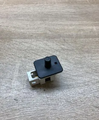 Mercedes-Benz E W211 Front door sensor 2028209410