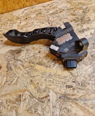 Toyota Avensis T270 Accelerator throttle pedal 7811002022 11334B 03063631538