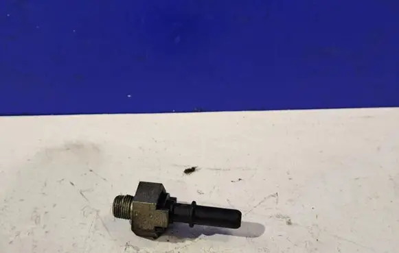 Volvo S60 Oil pressure sensor 3545696