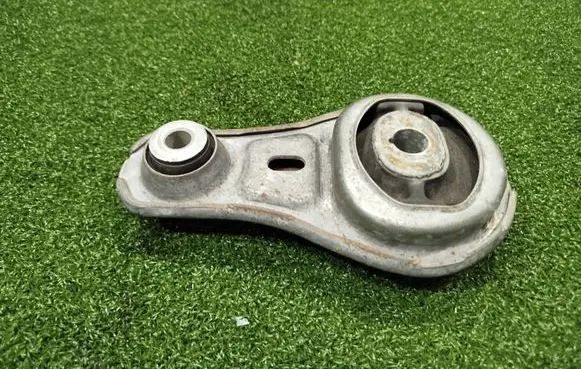 Renault Trafic III (X82) Engine mount bracket 112388746R 93866731 8200675206