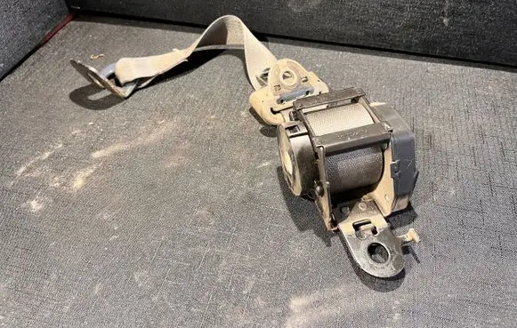 Jeep Grand Cherokee (WK) Rear seatbelt P5JB58ZJ3AC 5J8562J3AC TUHT5246401592