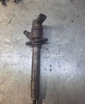 Volvo V70 Fuel injector 