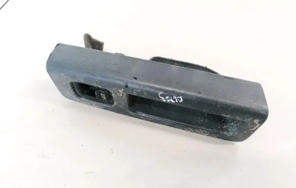Volvo V50 Electric window control switch 8679477