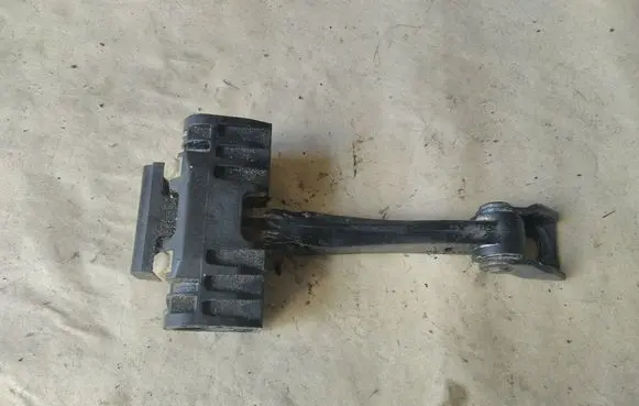 BMW 1 E81 E87 Front door check strap stopper 7070333