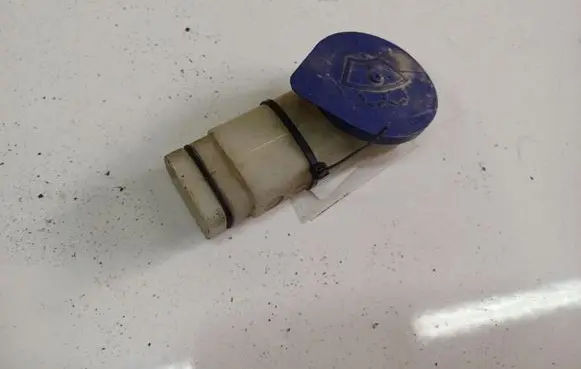 Windshield washer fluid reservoir/tank