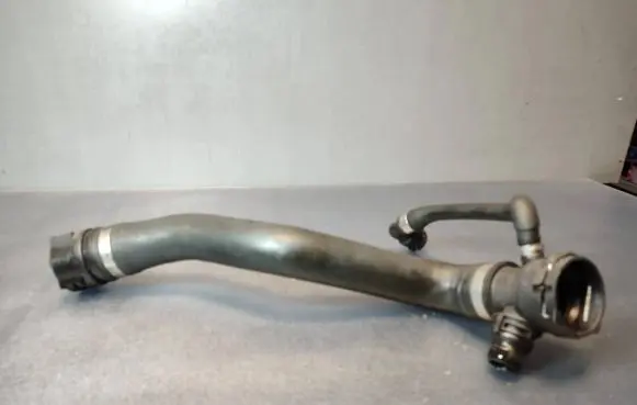 BMW X3 E83 Engine coolant pipe/hose 7525641