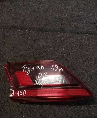Volkswagen Tiguan Rear/tail lights 5NA945094F 00003385 2SA01252002