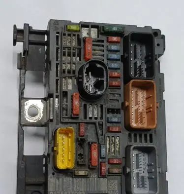 Citroen C4 I Picasso BSM Control unit 9675877080 BMR0100 R01