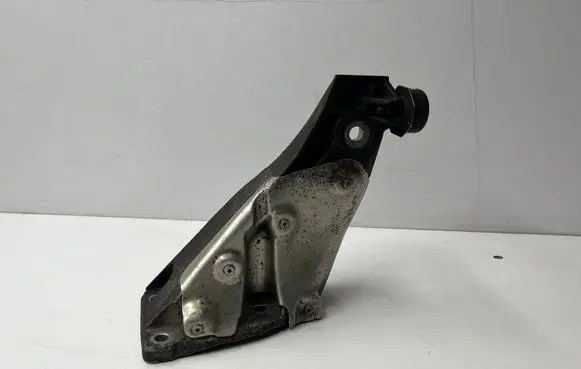 BMW X5 E70 Engine mounting bracket 22116772680