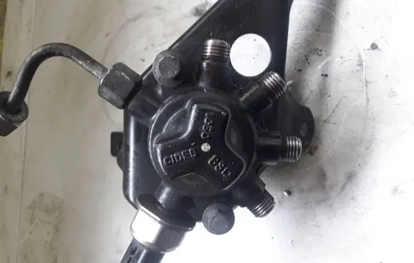 Ford Mondeo Mk III Fuel distributor 