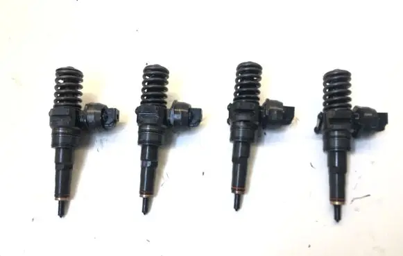 Volkswagen Golf IV Fuel injectors set 038130073 51389