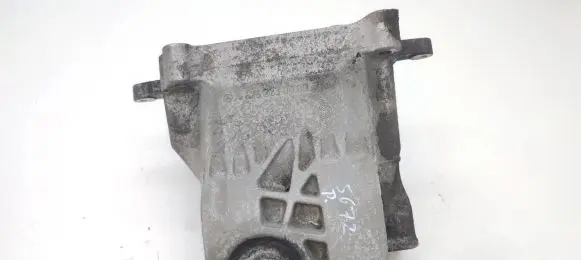 Mercedes-Benz C W205 Engine mounting bracket A6262230000