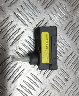 Ford Mondeo Mk III Headlight level adjustment motor 0307853307 183