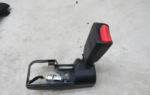 Honda CR-V Rear seatbelt buckle A82855-T0N-Q1