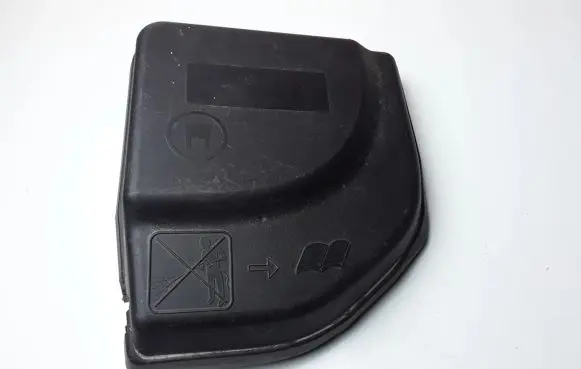 Citroen DS5 Fuse box cover 9658418180