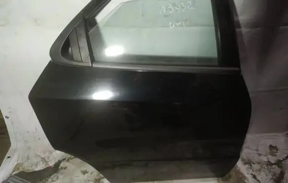 Honda Civic Rear door juodos
