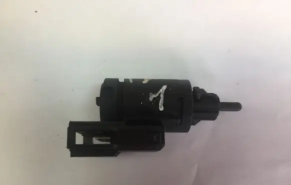 Audi A4 S4 B6 8E 8H Brake pedal sensor switch 3B0945511A