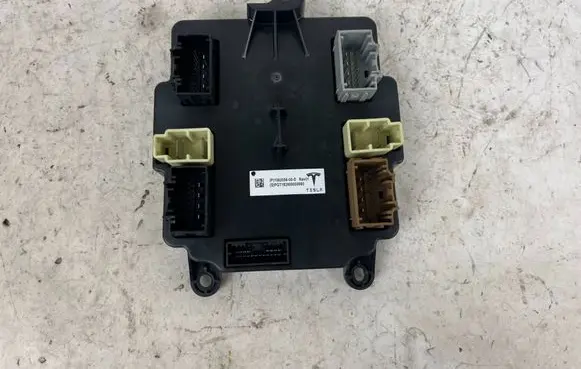 Tesla Model X Door control unit/module 106205600D