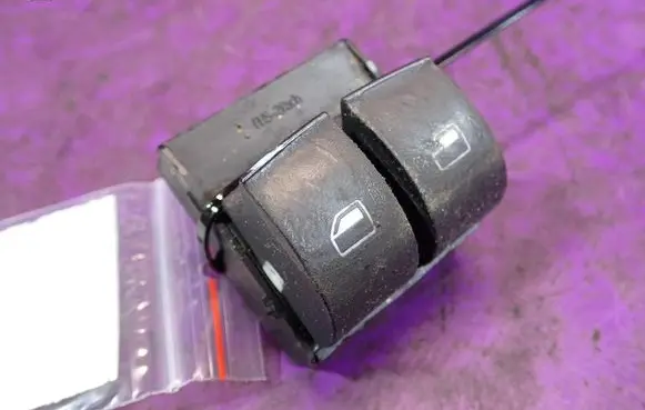 Audi A3 S3 8P Quarter vent window switch