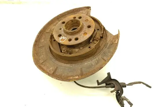 Rear wheel hub