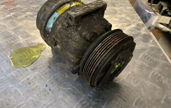 Renault Scenic I Air conditioning (A/C) compressor (pump) 7700105765