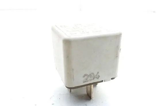 Opel Vectra C Hazard warning light relay 24438885