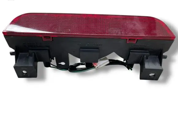 Mitsubishi Pajero Third/center stoplight E4027559