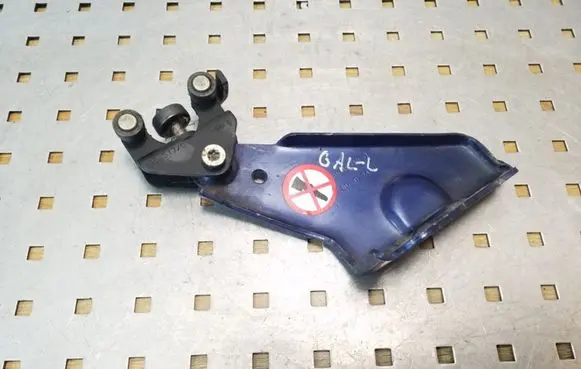 Renault Kangoo I Sliding door lower roller guide/hinge 303509G