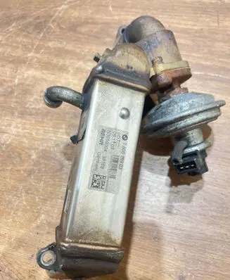 BMW 3 E90 E91 EGR valve cooler 7805189 N3659004 D15722