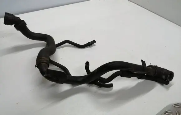Volkswagen PASSAT B5 Engine coolant pipe/hose 038121071F