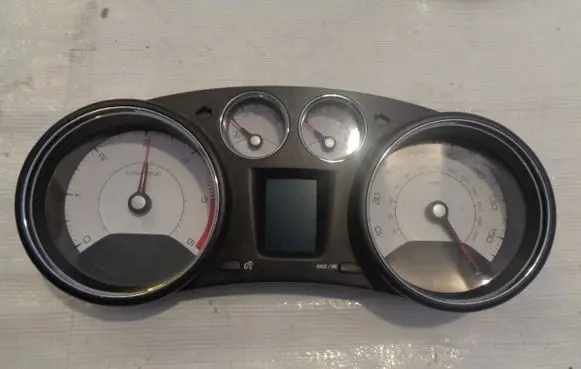 Peugeot 308 Speedometer (instrument cluster) 9805626980
