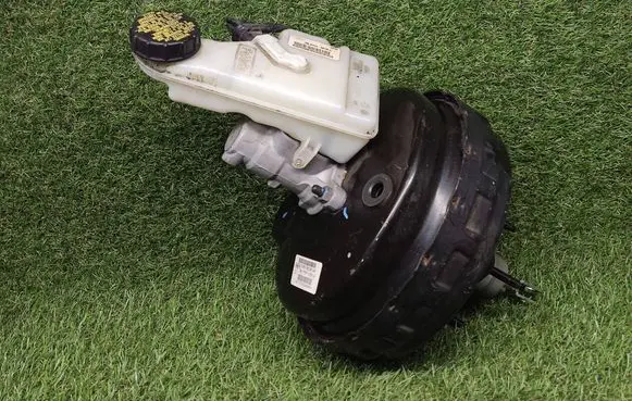 Ford Focus Brake booster EV612B195RA 26775712934