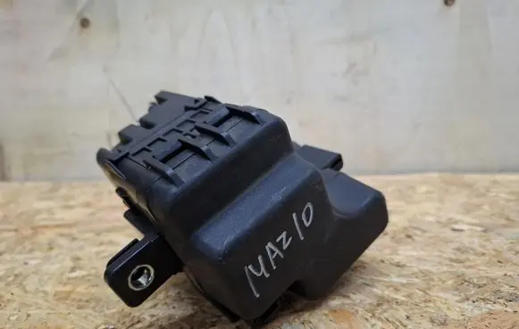 Mazda 5 Fuse module 