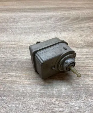 Renault Laguna I Headlight level adjustment motor 7700820054 11696