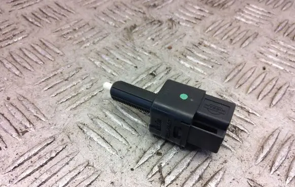 Nissan Juke I F15 Reversing light switch sensor 