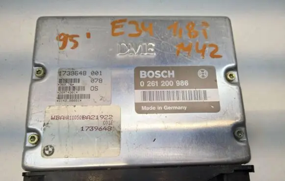 BMW 5 E34 Engine control unit/module 0261200986 1739648