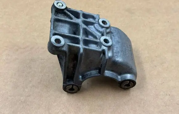 Volkswagen Golf III Power steering pump mounting bracket 021145169D