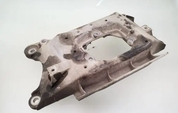 Gearbox mounting bracket