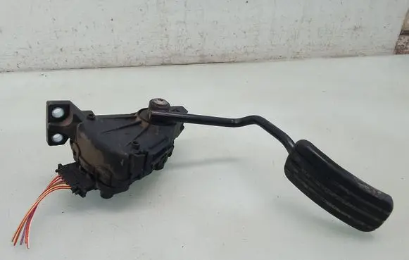 Renault Trafic II (X83) Accelerator throttle pedal 7700313060