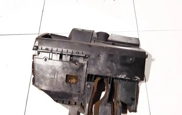 Glove box
