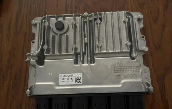 BMW 1 F40 Engine control unit/module 5A23E01 0261S103G0