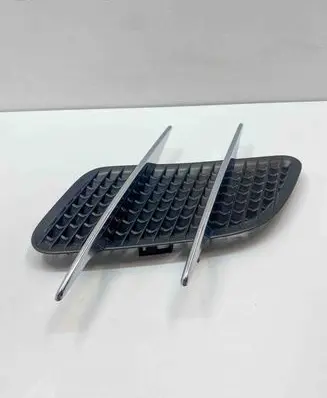 Quarter panel pressure vent