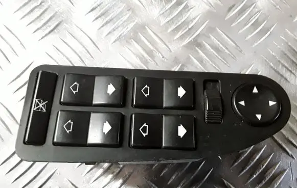 BMW 5 E39 Electric window control switch 61318368986 03725075