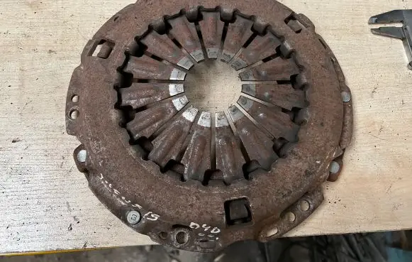 Toyota Avensis T220 Pressure plate 